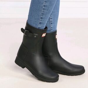 Hunter Refined Slim Fit Matte Black Short Rain Boots Women's 7